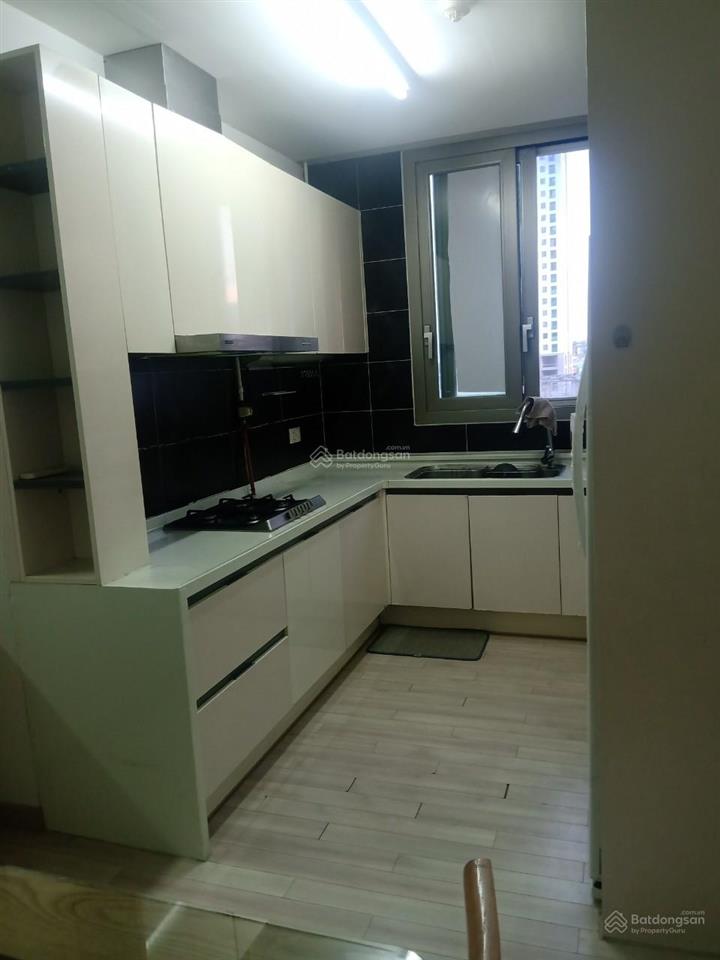 Cần bán gấp căn hộ huyndai ct2 2 ngủ full đồ giá 7,8 tỷ có thương lượng và gia lộc.  0984 204 ***