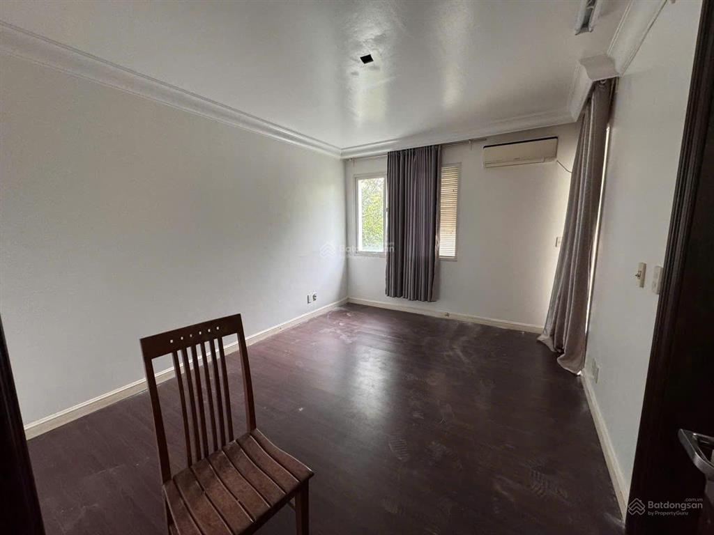 Cho thuê nhà sơn mới splendora đồ cơ bản 15 triệu/tháng. giá tốt trên thị trường.  0984 204 ***