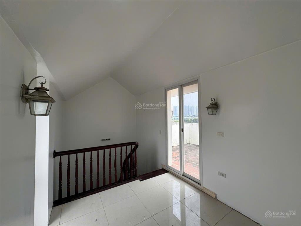 Cho thuê nhà sơn mới splendora đồ cơ bản 15 triệu/tháng. giá tốt trên thị trường.  0984 204 ***