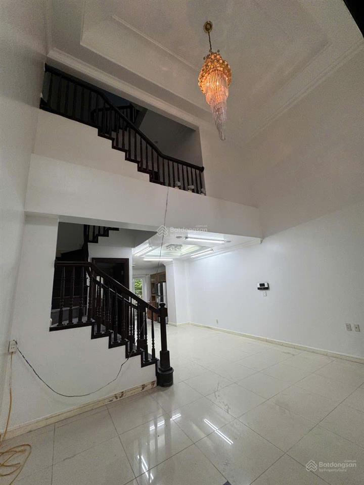 Cho thuê nhà sơn mới splendora đồ cơ bản 15 triệu/tháng. giá tốt trên thị trường.  0984 204 ***