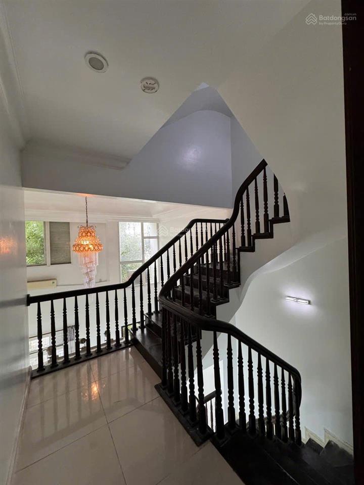 Cho thuê nhà sơn mới splendora đồ cơ bản 15 triệu/tháng. giá tốt trên thị trường.  0984 204 ***