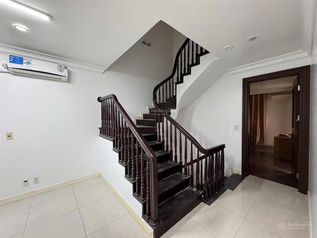 Cho thuê nhà sơn mới splendora đồ cơ bản 15 triệu/tháng. giá tốt trên thị trường.  0984 204 ***
