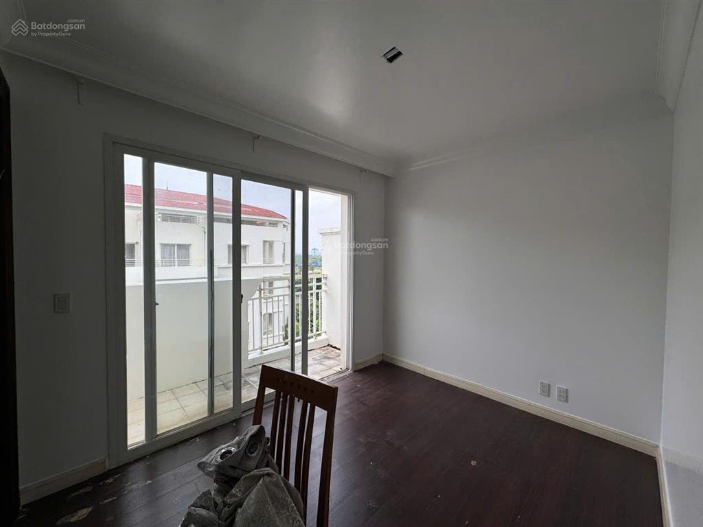 Cho thuê nhà sơn mới splendora đồ cơ bản 15 triệu/tháng. giá tốt trên thị trường.  0984 204 ***