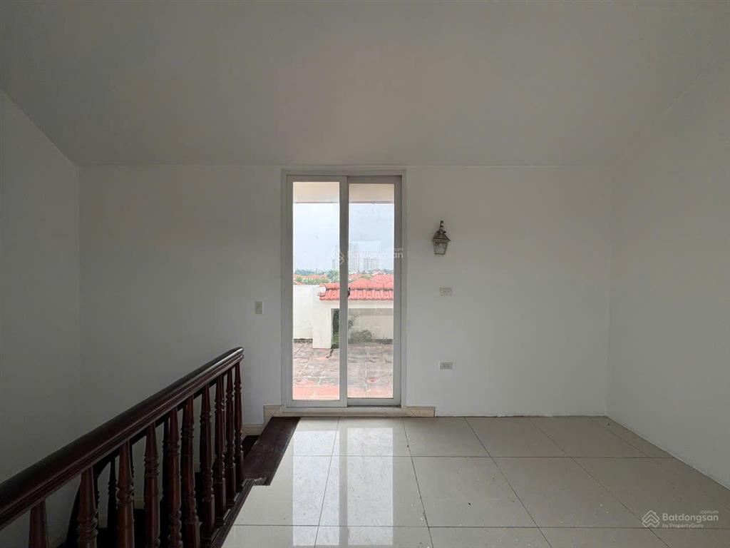 Cho thuê nhà sơn mới splendora đồ cơ bản 15 triệu/tháng. giá tốt trên thị trường.  0984 204 ***