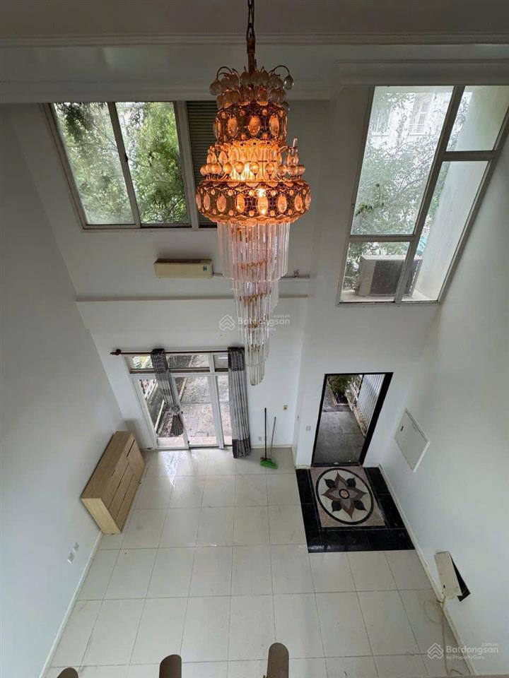 Cho thuê nhà sơn mới splendora đồ cơ bản 15 triệu/tháng. giá tốt trên thị trường.  0984 204 ***