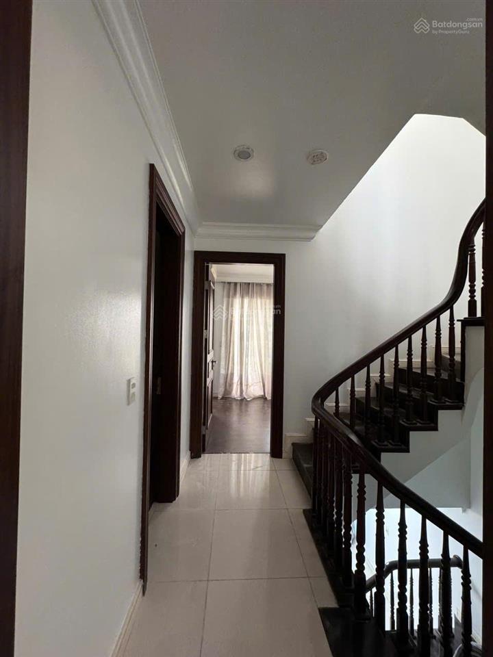 Cho thuê nhà sơn mới splendora đồ cơ bản 15 triệu/tháng. giá tốt trên thị trường.  0984 204 ***