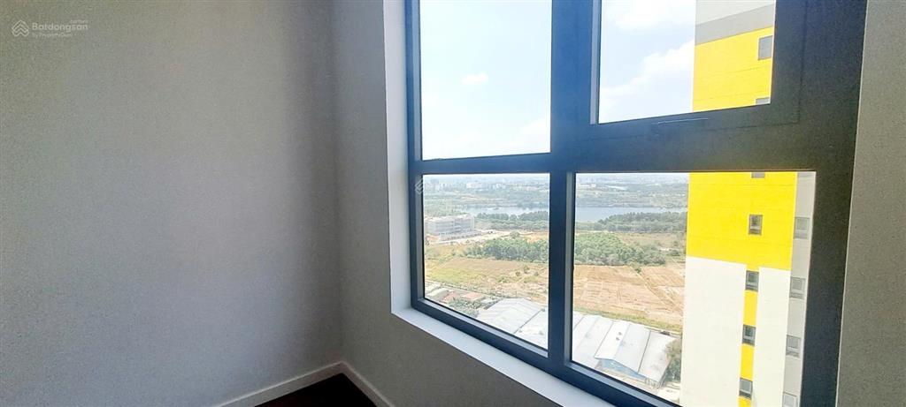 Cho thuê căn góc view hồ đá siêu đẹp, cực kỳ hiếm giá ưu đãi tại tháp emerald  bcons city