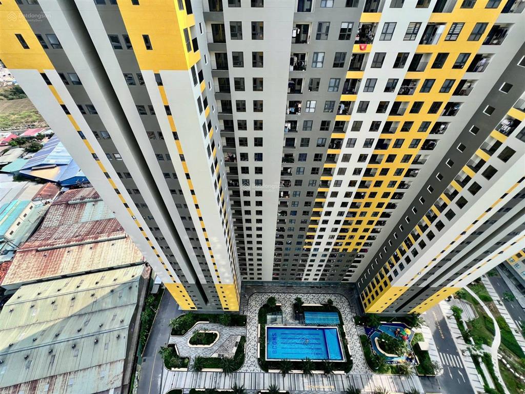 Nhà mới bcons city tháp emerald 2pn  ban công tây nam view nội khu hồ bơi và công viên thoáng mát