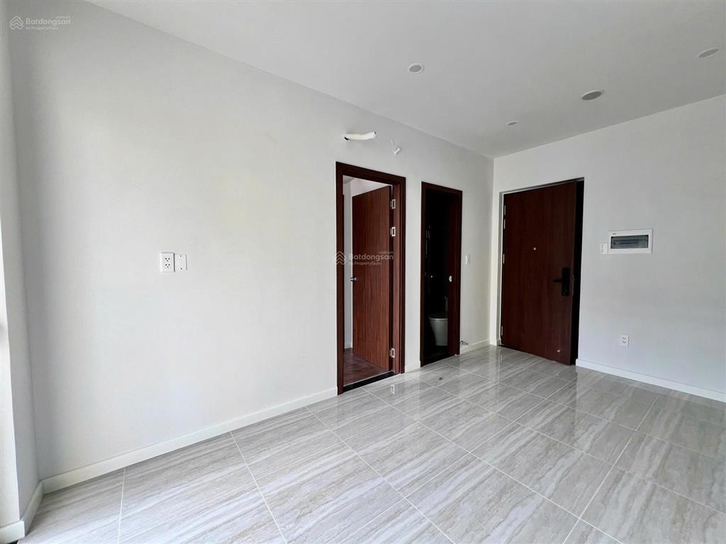 Nhà mới bcons city tháp emerald 2pn  ban công tây nam view nội khu hồ bơi và công viên thoáng mát