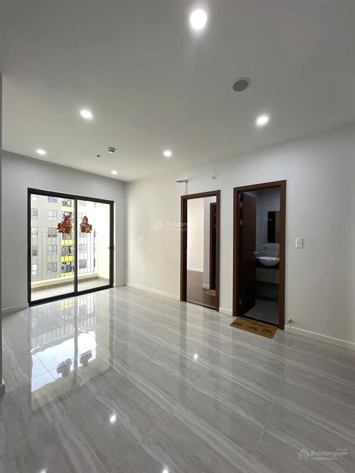 Nhà mới bcons city tháp emerald 2pn  ban công tây nam view nội khu hồ bơi và công viên thoáng mát