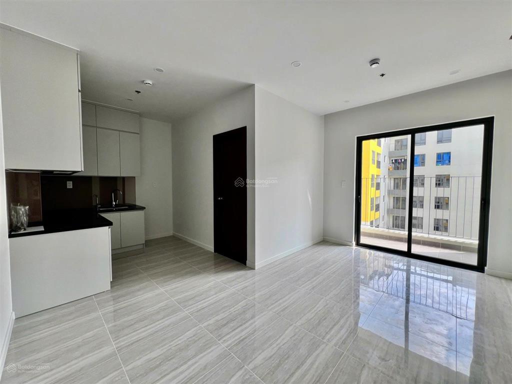 Nhà mới bcons city tháp emerald 2pn  ban công tây nam view nội khu hồ bơi và công viên thoáng mát