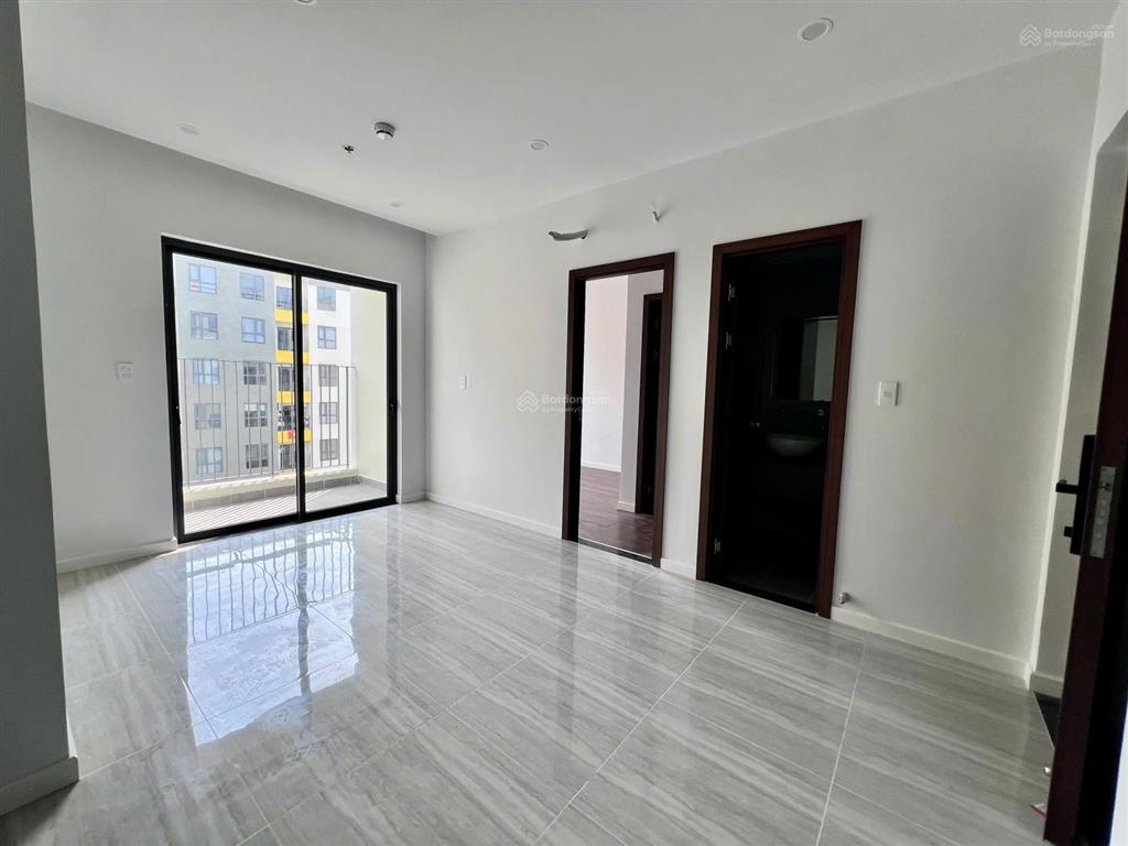 Nhà mới bcons city tháp emerald 2pn  ban công tây nam view nội khu hồ bơi và công viên thoáng mát