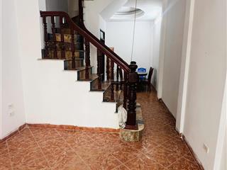 Cho thuê nhà riêng trong ngõ tại lạc long quân, tây hồ, dt 45 m2 x 4 tầng, đủ nội thất, giá 13tr/th