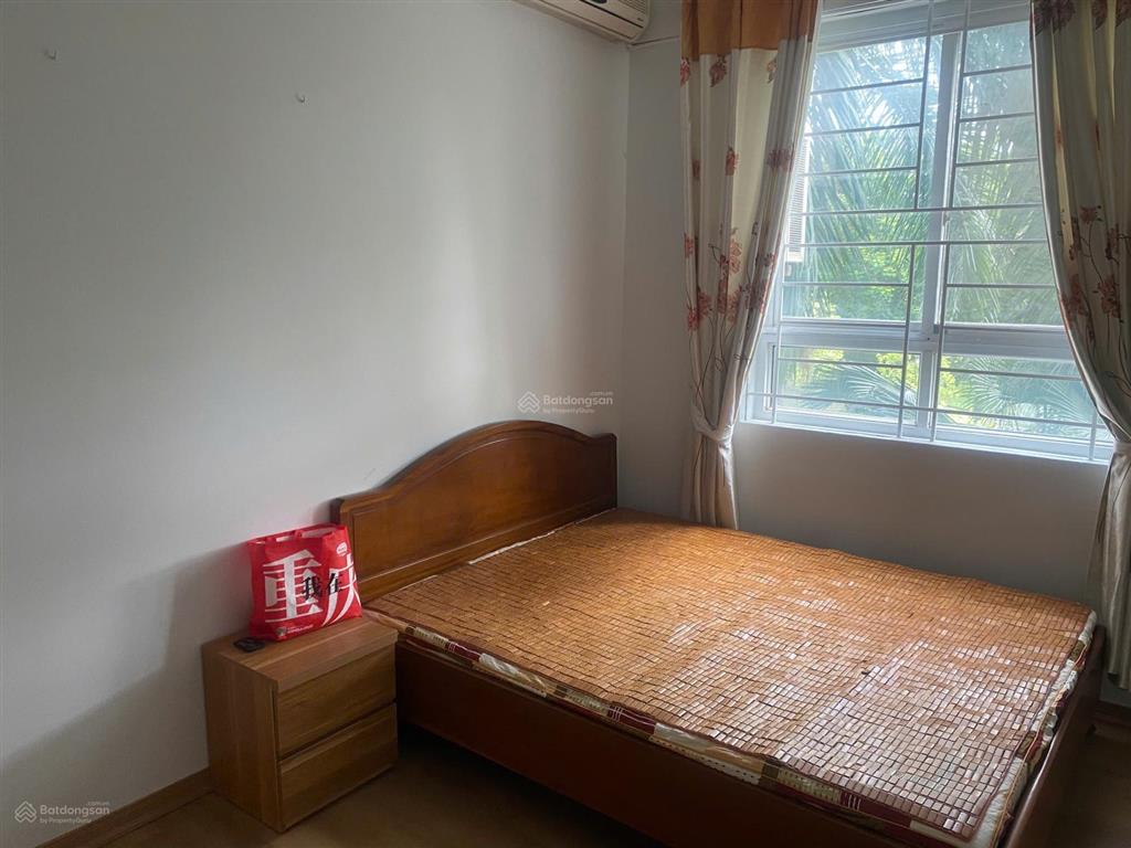 Cho thuê chcc n04 khu đtm dịch vọng, thành thái, view công viên cầu giấy, 70m2 2 ngủ, full nt, 12tr