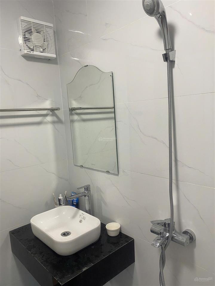 Cho thuê chcc n04 khu đtm dịch vọng, thành thái, view công viên cầu giấy, 70m2 2 ngủ, full nt, 12tr