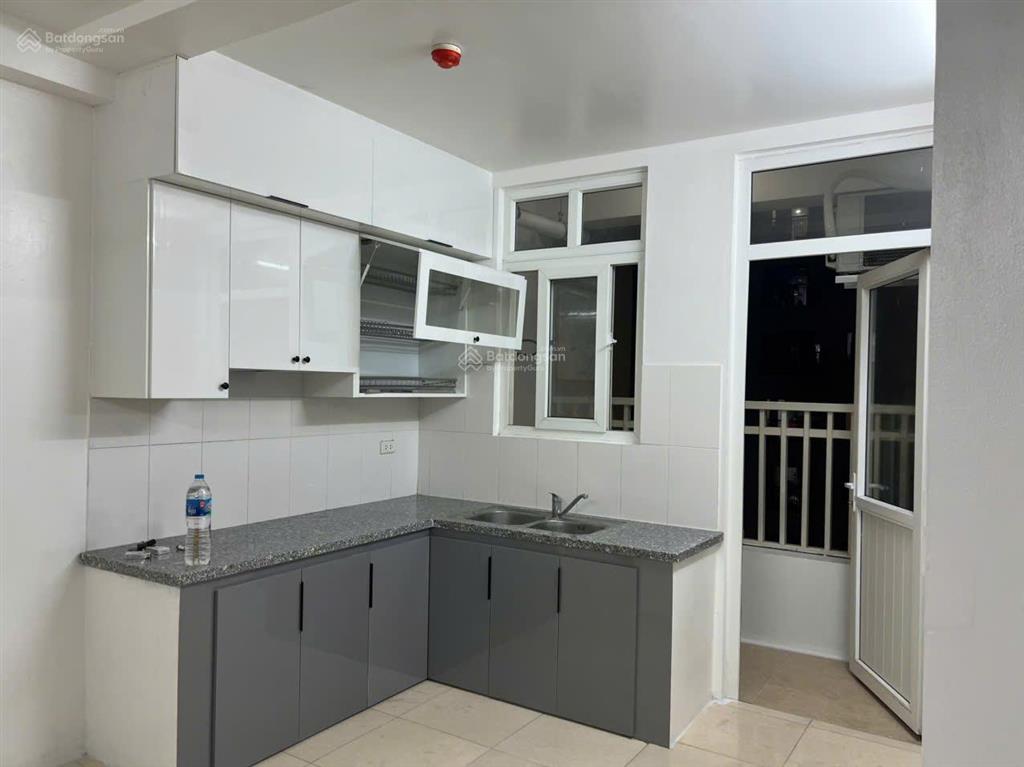 Cho thuê chung cư ct2 xuân la, tây hồ, 65m2, 2 ngủ, đồ cơ bản, 10tr
