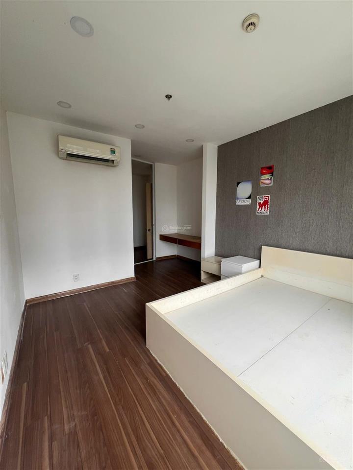 Em cho thuê căn hộ dragon hill  3pn nhà nội thất cơ bản giá 12tr. dọn vào ở ngay