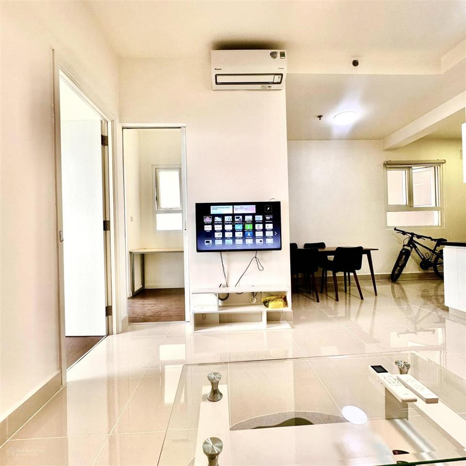 Em cần bán căn hộ 2 phòng, 1 phòng lớn 1 phòng đa năng  đủ nội thất đang kinh doanh cho thuê