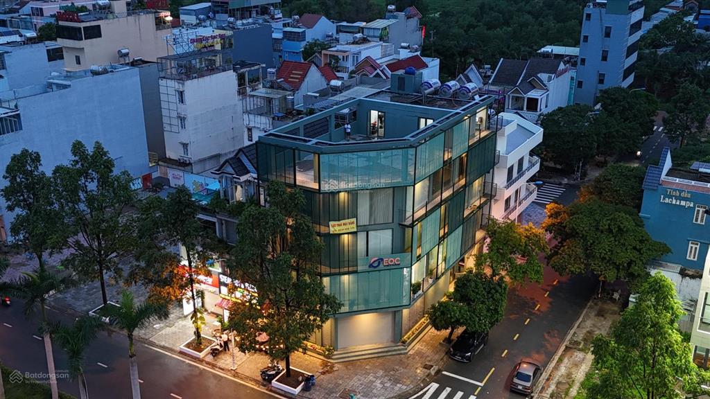 Cho thuê tầng trệt toà nhà văn phòng