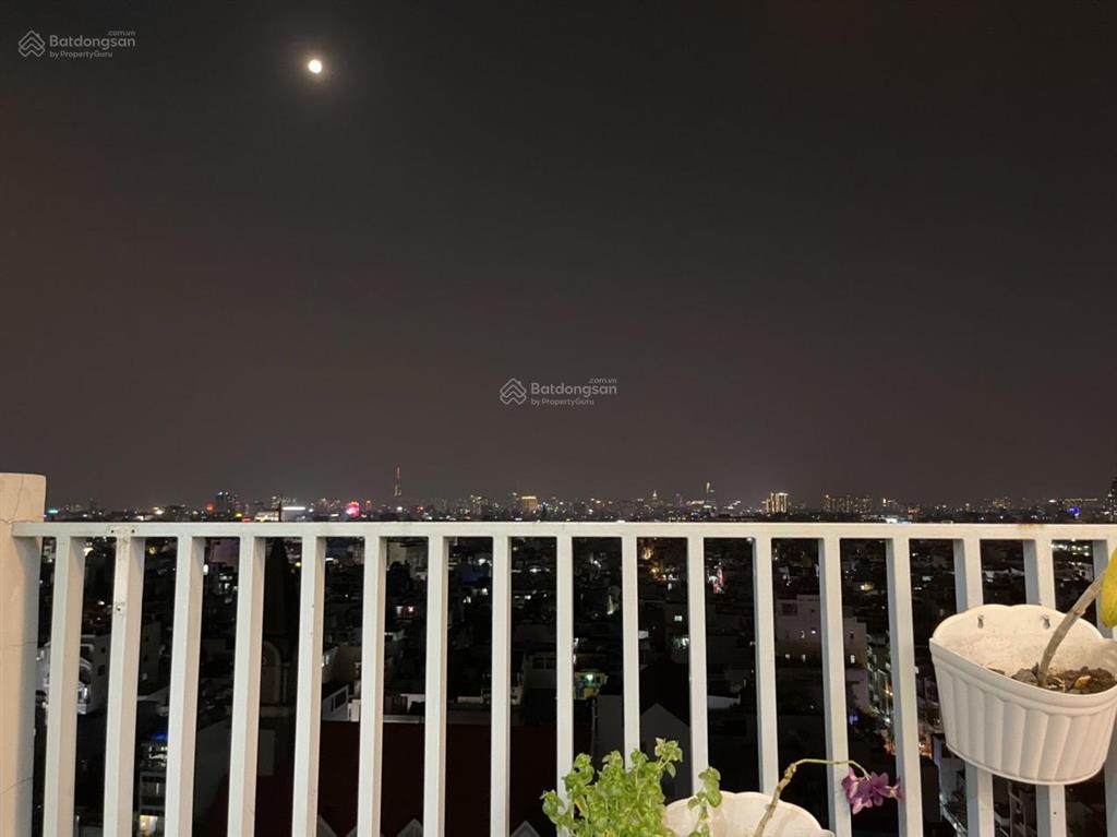 Cho thuê căn hộ 2pn nhà full nội thất the harmona tân bình.  0938 990 ***