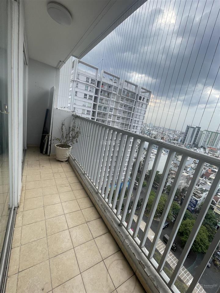 Bán căn hộ 2pn the harmona  tân bình có sổ hồng.  0938 990 ***