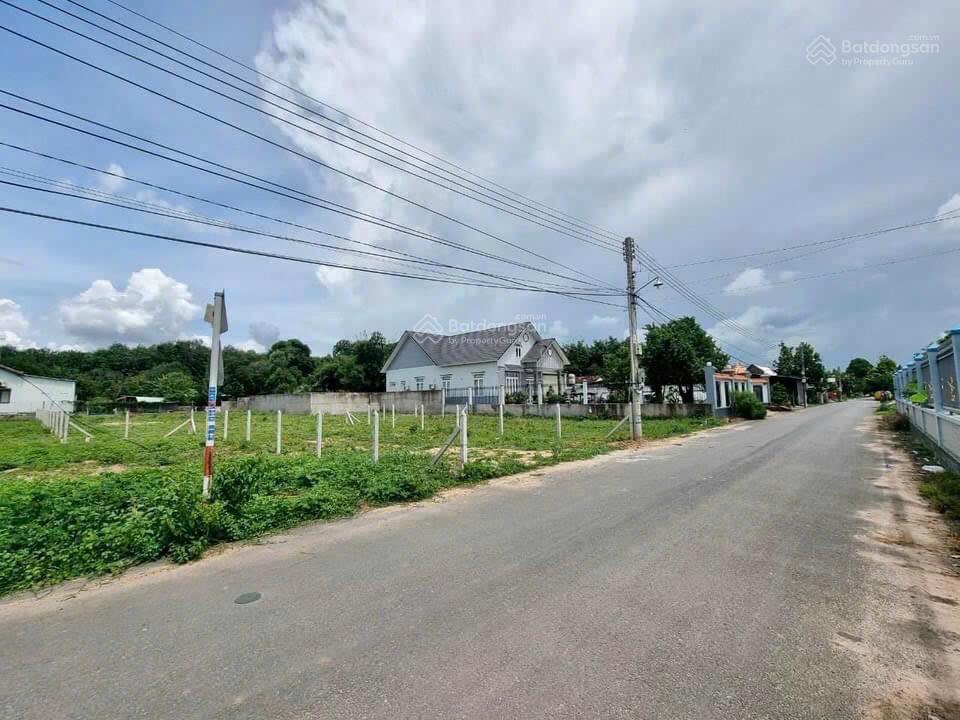 Đất định hoà đối diện trường học cấp1 sát dt741 nhựa 6,3m thông 1.017m2 làm kho xưởng, vựa ve chai