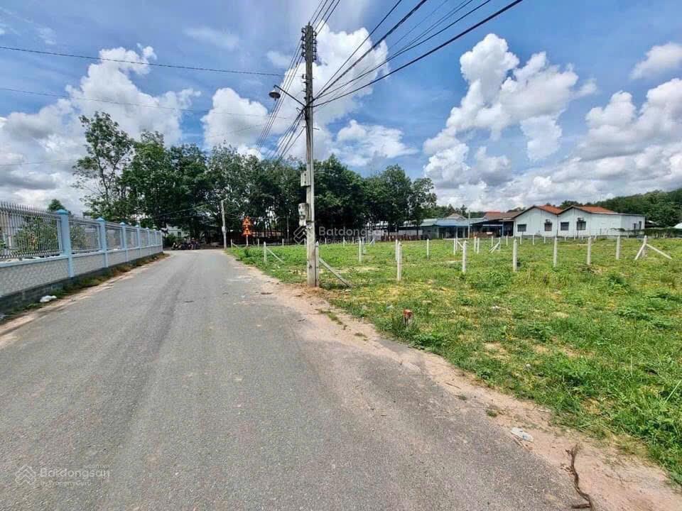Đất định hoà đối diện trường học cấp1 sát dt741 nhựa 6,3m thông 1.017m2 làm kho xưởng, vựa ve chai