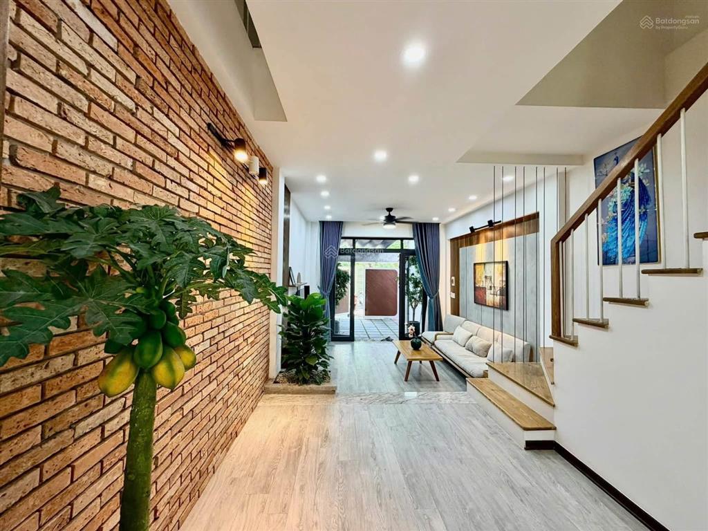 Nhà 3 tầng sân ô tô đường 5m5 gần biển nguyễn tất thành