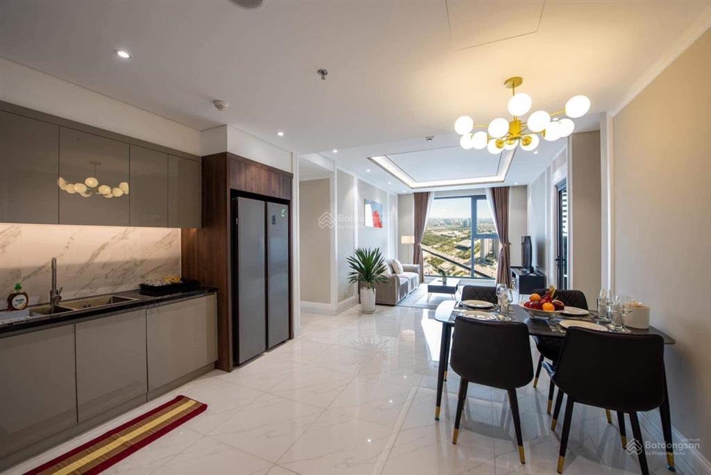 Cho thuê căn có ban công  3n2vs full  100m2 giá 22tr  king palace   0398 537 ***