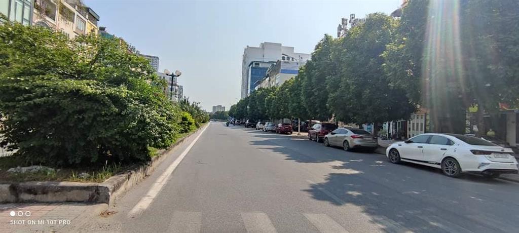 95 Tỷ - Bán  Nhà mặt phố Nguyễn Văn Cừ, Long Biên,195m2, MT 8.2m, vỉa hè rộng, kinh doanh.