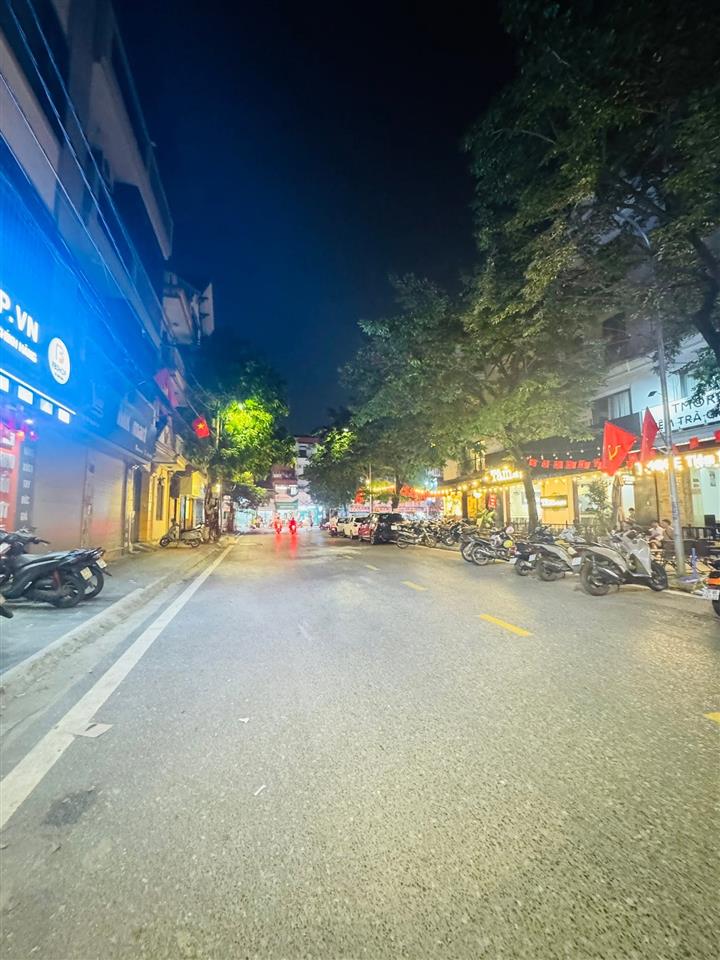 Bán Nhà MP Nguyễn Sơn, Nguyễn Văn Cừ Long Biên, 240m2 MT12m 130 Tỷ