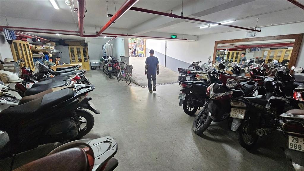 Bán Tòa Nhà VP Mặt Phố Nguyễn Văn Cừ, Long Biên  160m2 MT9m 10 Tầng 3 Thoáng 135 tỷ