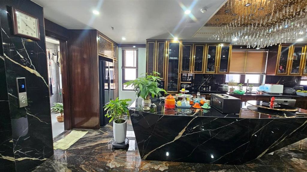 Bán Tòa Nhà VP Mặt Phố Nguyễn Văn Cừ, Long Biên  160m2 MT9m 10 Tầng 3 Thoáng 135 tỷ