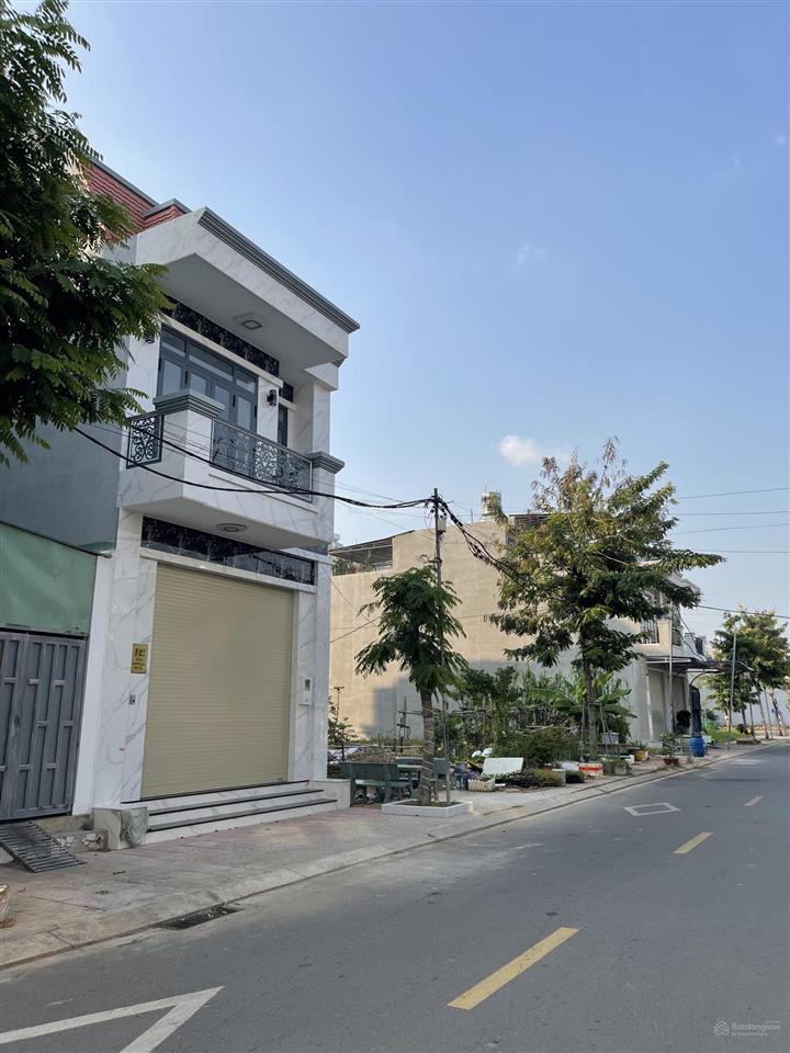 Cho thuê nhà mới 1 trệt 1 lầu 3 phòng ngủ  0797 656 ***