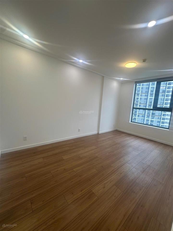 Bán căn hộ precia 3pn2wc diện tích 97m2, giá 7,5 tỷ view đông nam thoáng mát tầng cao