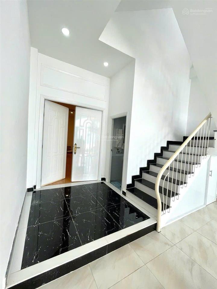 Bán nhà hẻm 386 lê văn sỹ q3 cách mặt tiền 20m, hẻm thẳng ,4x24m(100m2) ,trệt lầu nhà mới ,26 tỷ tl