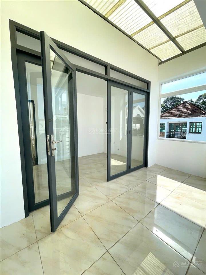 Bán nhà hẻm 386 lê văn sỹ q3 cách mặt tiền 20m, hẻm thẳng ,4x24m(100m2) ,trệt lầu nhà mới ,26 tỷ tl