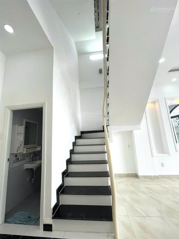 Bán nhà hẻm 386 lê văn sỹ q3 cách mặt tiền 20m, hẻm thẳng ,4x24m(100m2) ,trệt lầu nhà mới ,26 tỷ tl