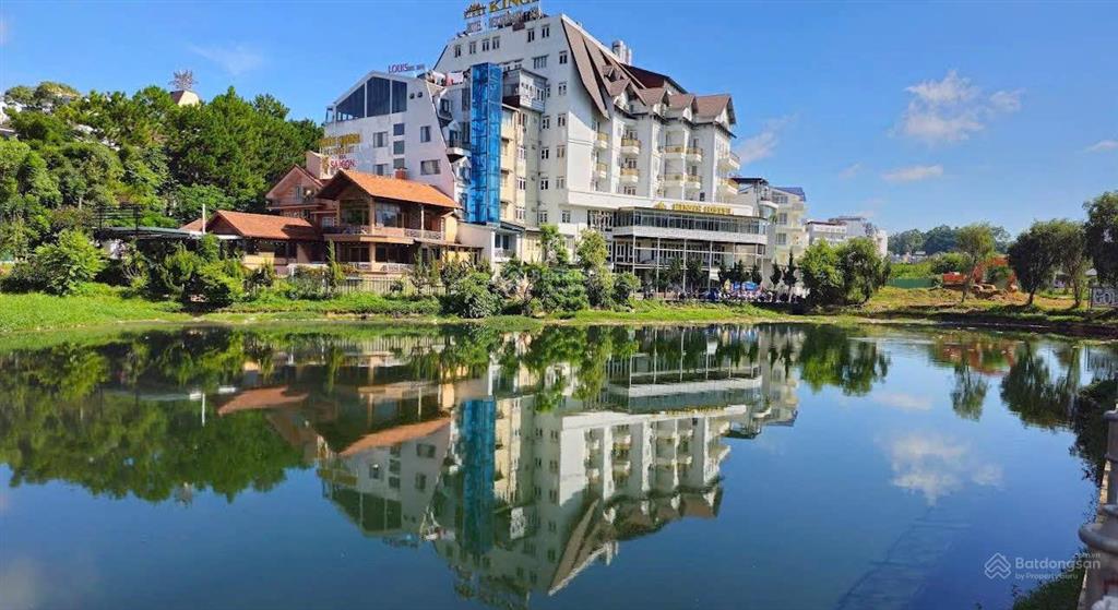 Cần sang nhượng khách sạn ngay bờ hồ xuân hương 91 phòng tuyến đường sầm uất về khách sạn