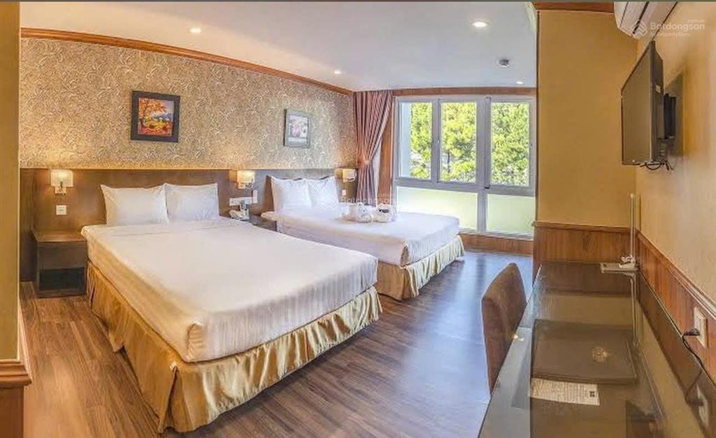 Cần sang nhượng khách sạn ngay bờ hồ xuân hương 91 phòng tuyến đường sầm uất về khách sạn