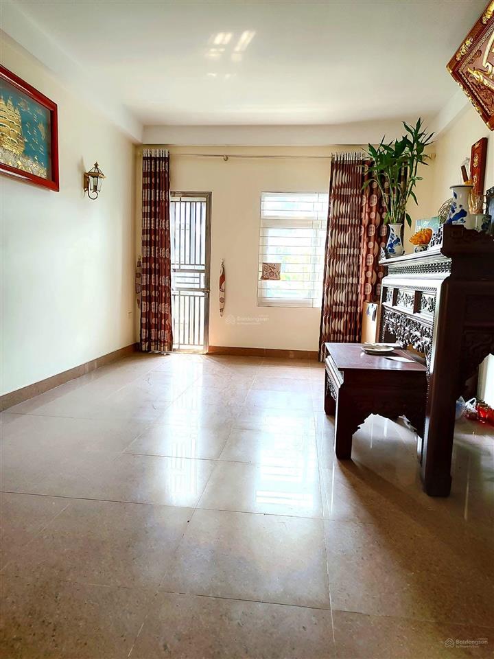 Gấp! nhỉnh 6 tỷ nhận nhà ngay phố yên hoà, 35m2 4 tầng, nhà hướng đông bắc, cực gần mặt phố