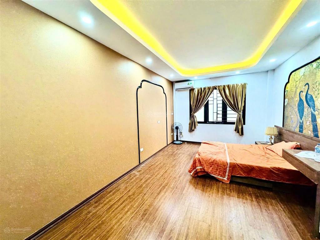 Gấp! nhỉnh 6 tỷ nhận nhà ngay phố yên hoà, 35m2 4 tầng, nhà hướng đông bắc, cực gần mặt phố