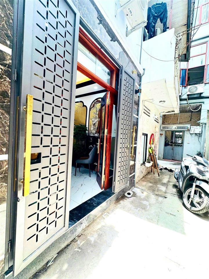 Gấp! nhỉnh 6 tỷ nhận nhà ngay phố yên hoà, 35m2 4 tầng, nhà hướng đông bắc, cực gần mặt phố