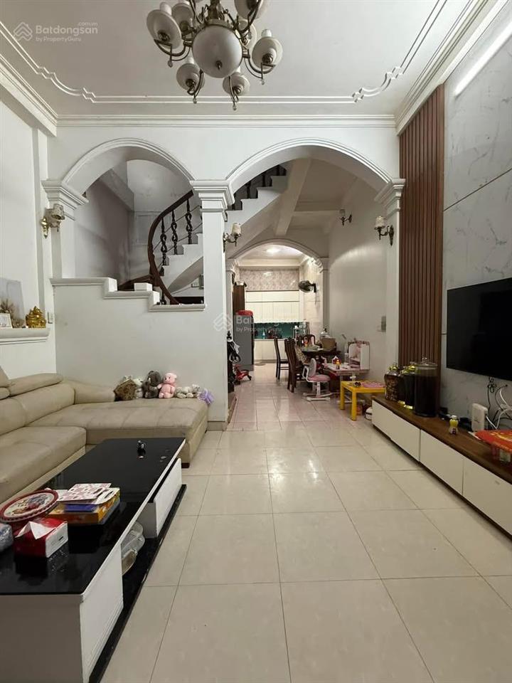 Gấp! nhỉnh 6 tỷ nhận nhà ngay phố yên hoà, 35m2 4 tầng, nhà hướng đông bắc, cực gần mặt phố