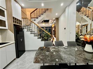 Mình cần bán căn nhà phố trần duy hưng, dt 50m2 6 tầng, mới  thang máy, ngõ rộng, kinh doanh tốt