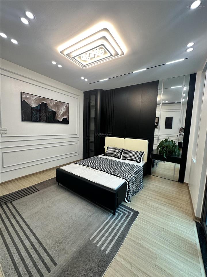 Chính chủ cần bán nhà phố vương thừa vũ  45m2 5 tầng  ô tô đỗ cổng  20m ô tô tránh, giá 12.6 tỷ