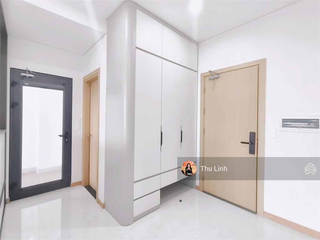 Cần bán căn góc studio full nội thất cao cấp sentosa sky park, 42 m2, đã có bìa. giá chỉ 2 tỷ 1