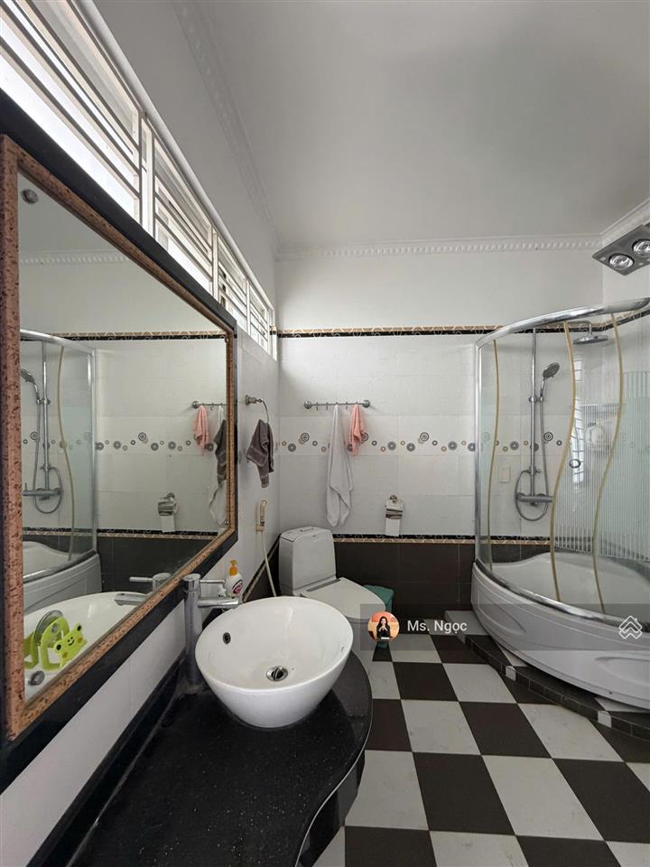 Cần bán biệt thự song lập 190 m2 mê linh  anh dũng, xây 3 tầng, hướng đông nam. giá chỉ 10,9 tỷ