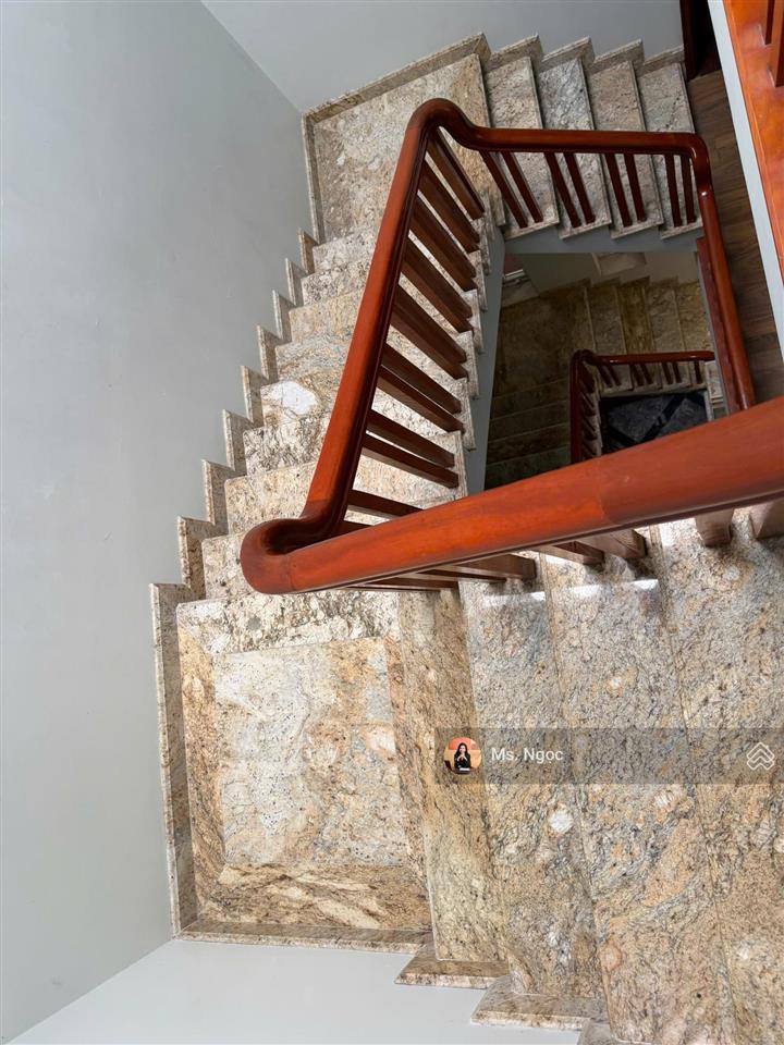 Cần bán biệt thự song lập 190 m2 mê linh  anh dũng, xây 3 tầng, hướng đông nam. giá chỉ 10,9 tỷ