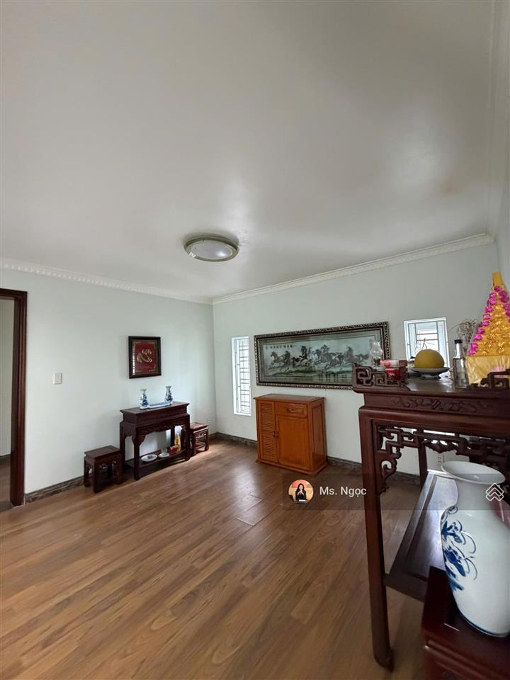 Cần bán biệt thự song lập 190 m2 mê linh  anh dũng, xây 3 tầng, hướng đông nam. giá chỉ 10,9 tỷ